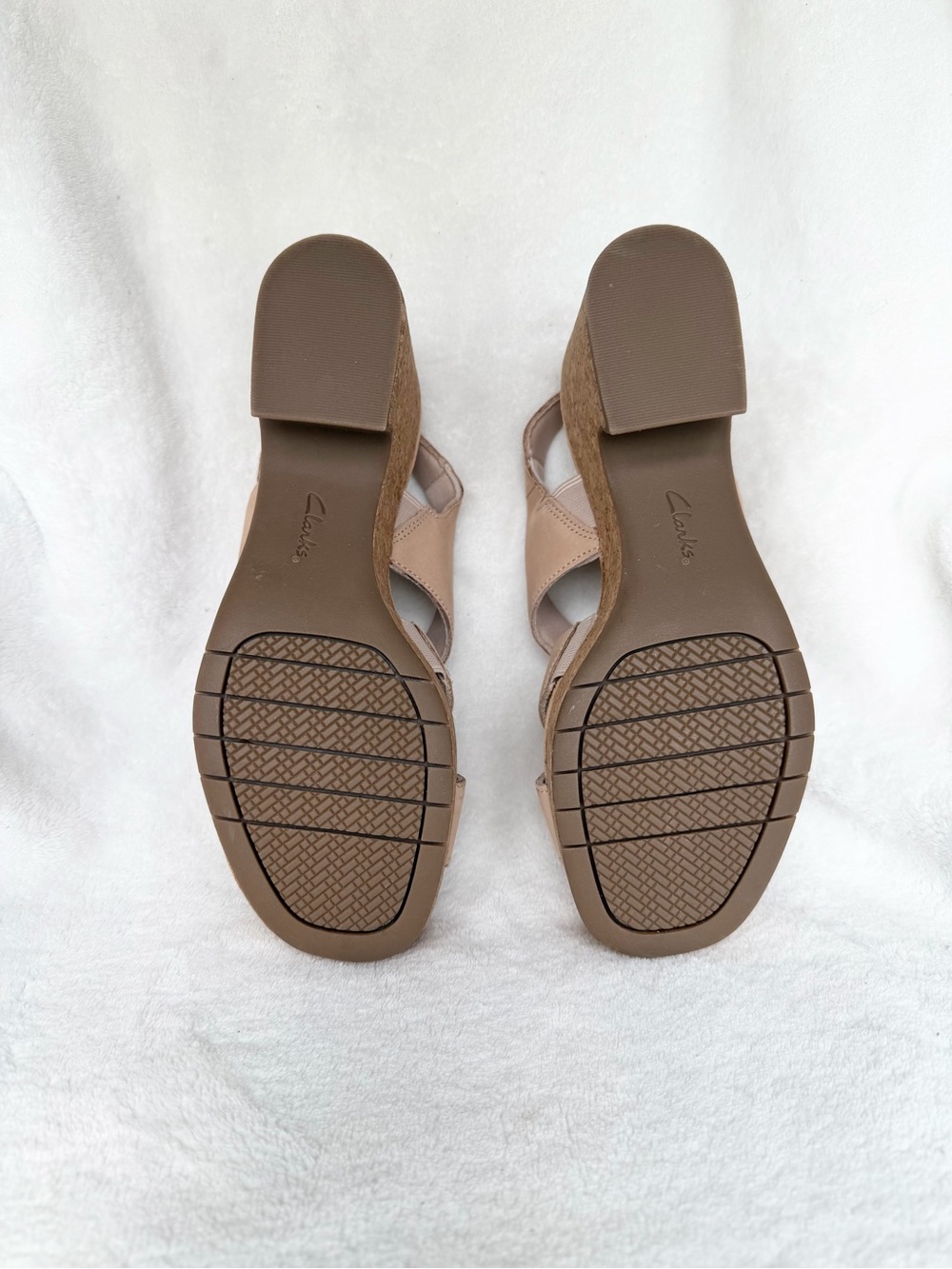 Clarks Women's Nerisa Grace Round Toe Wedge Sandals  Sand Nubuck Size 7M - Picture 12 of 13